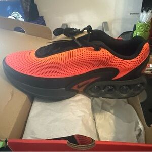 Nike Air Max DN in black and sunrise orange sz 11.5
